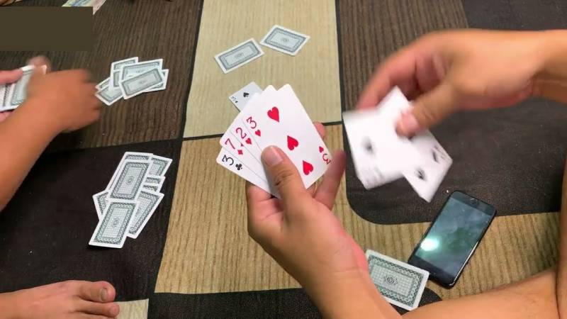 Kinh Nghiệm Chơi Sâm Lốc Không Thối 2, Tránh Mất Tiền 2 Đọc nhịp ván bài để chọn thời điểm xả 2 hợp lý