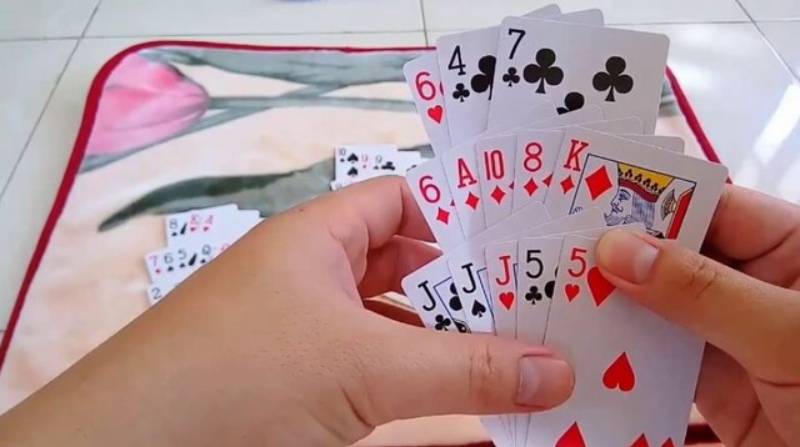 Xếp bài theo cảm tính thay vì theo tổng thể